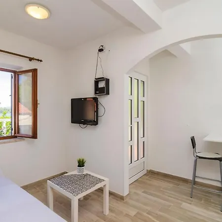 Vitorin - One-bedroom - Ground Floor Appartement *